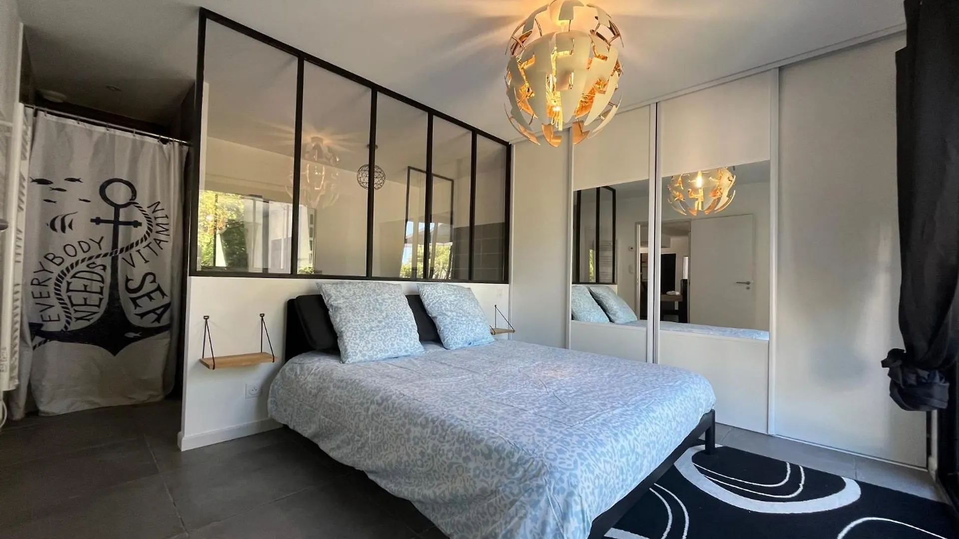 Сasa de vacaciones Villa Spacieuse Avec Piscine Entraigues-sur-la-Sorgue